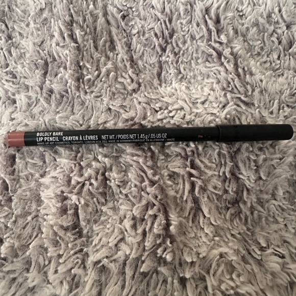 MAC Lip Pencil - Picture 2 of 3